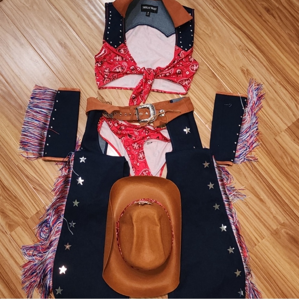 Dolls Kill Tricks n Treatz NWT 6 piece Cowboy Rodeo Fringe Chaps set nWT M - Picture 8 of 9
